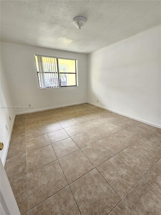 Building Photo - 8180 Geneva Ct