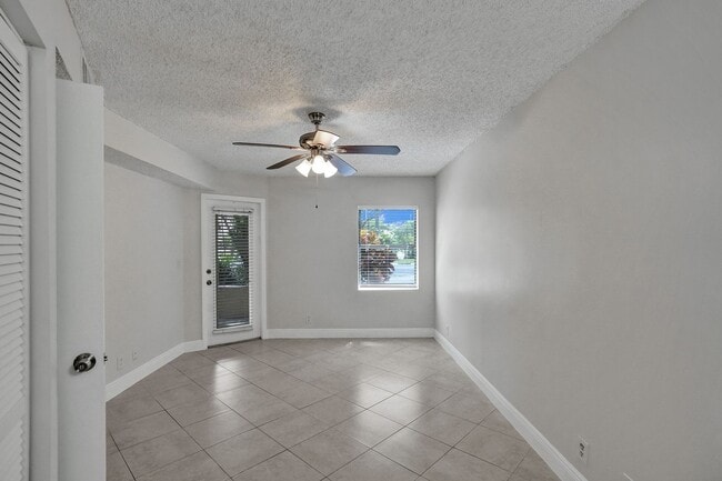 Building Photo - SPACIOUS 2 BED/2 BATH WITH BALCONY IN RESORT-STYLE COMMUNITY!