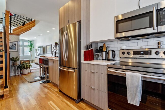 Building Photo - 4-Story Furnished 2BD, 2.5BA LoHi Townhome with Rooftop Deck