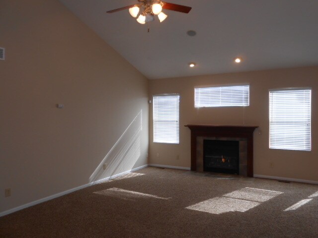 Building Photo - 8947 Creek View St