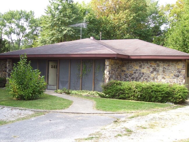 Primary Photo - 3421 N Kinser Pike