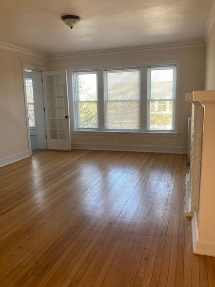 Building Photo - 2104 W Birchwood Ave