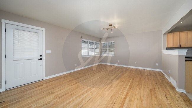 Building Photo - 1827 W Kiowa St