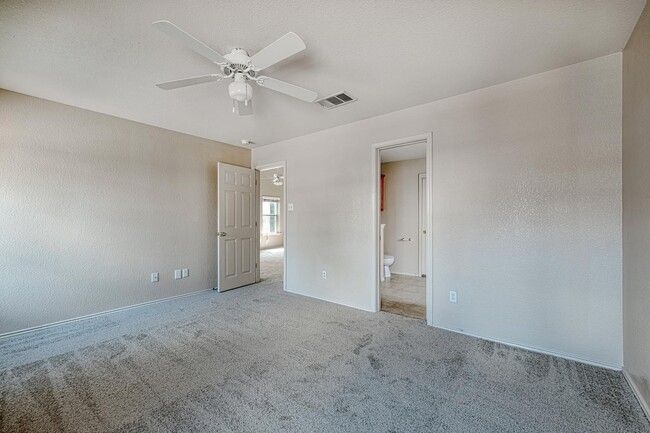 Building Photo - Beautiful 3/2.5/2 two story with two livin...