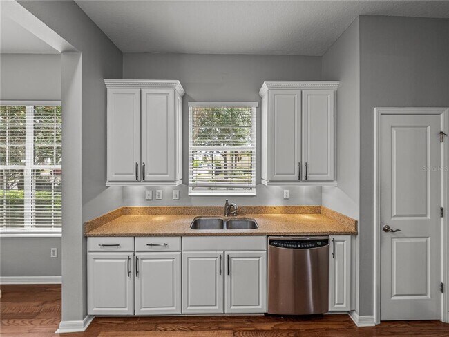 Building Photo - 6222 Hadley Commons Dr