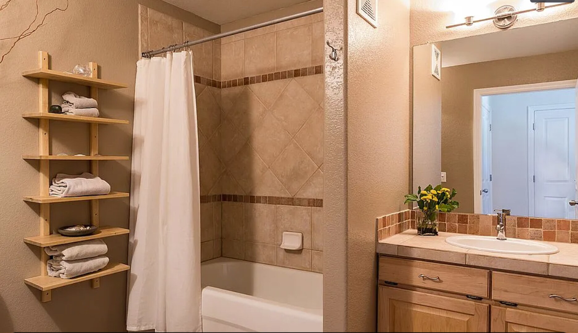 Building Photo - 1065 Laramie Blvd