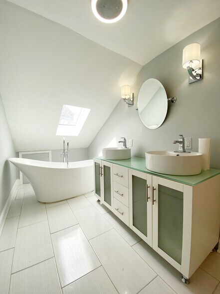 Master Bath - 1101 N 2nd St