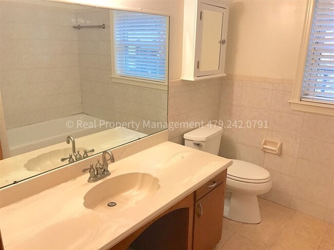 Building Photo - 1306 S 41st St