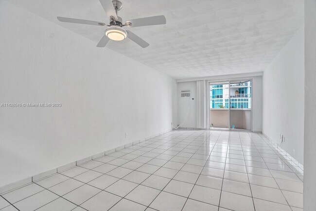 Building Photo - 505 NE 30th St