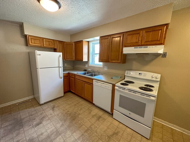 Building Photo - 1317 Woodstock Ave