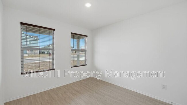 Building Photo - 2713 Green Finch