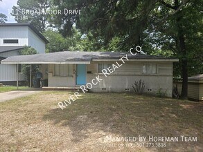 Building Photo - 111 Broadmoor Dr