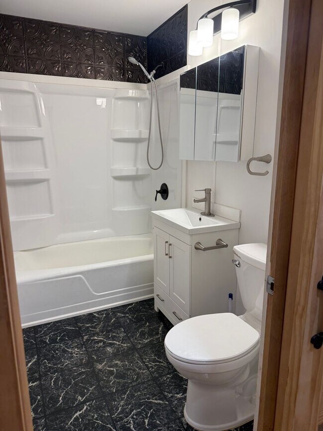 Building Photo - ?Beautifully Remodeled Modern Smart Home for Rent! ?