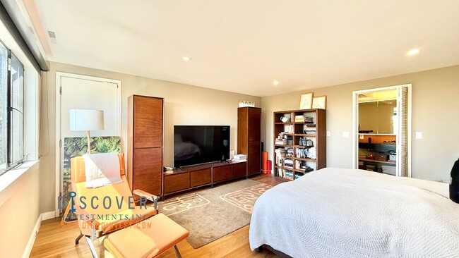 Building Photo - Elegant Piedmont Retreat with Expansive Ba...
