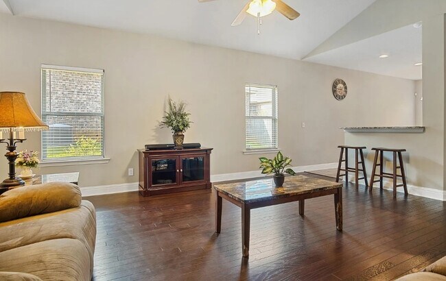 Building Photo - 2492 Bentridge Dr W
