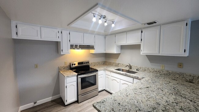 Building Photo - 2585 Duet Dr