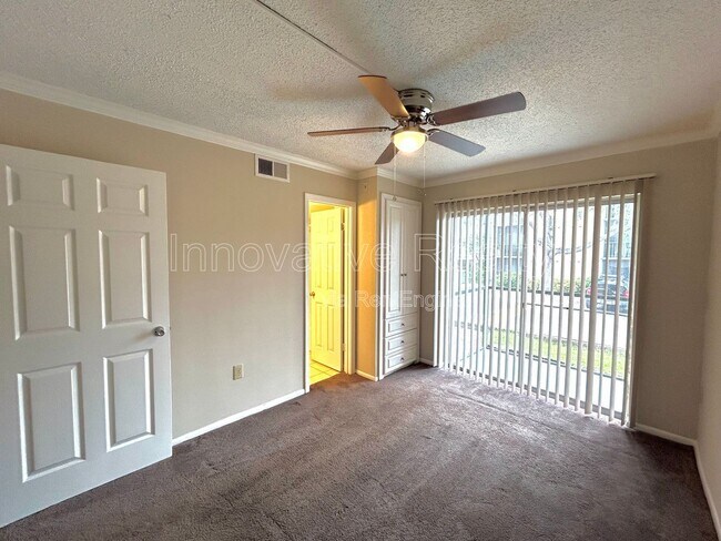 Building Photo - 120 Blue Pointe Way