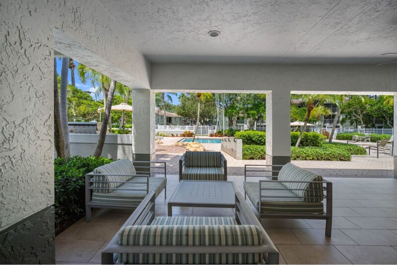 Building Photo - 2133 Polo Gardens Dr