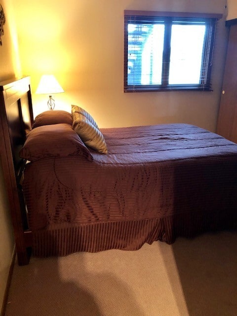 Building Photo - 1 Bedroom, 1 Bathroom Condo with 3-season ...