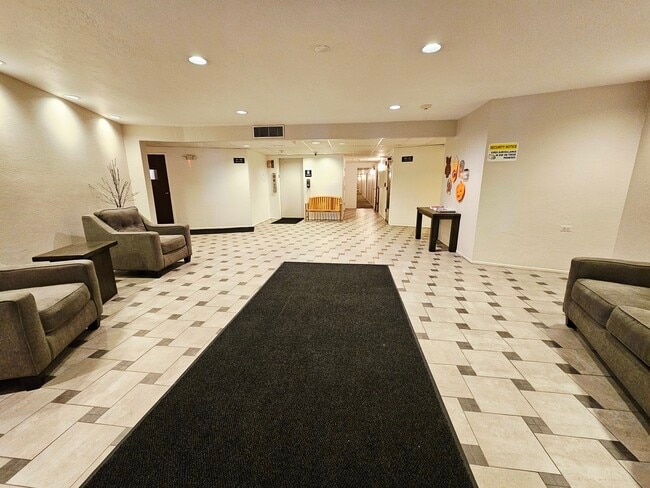 Building Photo - 1550 Sandpebble Dr