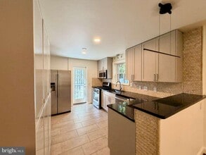 Building Photo - 5015 Fulton St NW