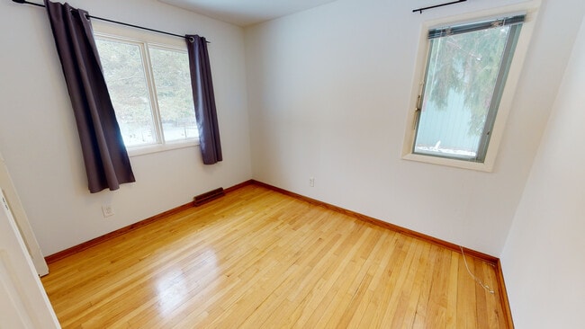 Building Photo - 5814 Meadowood Dr