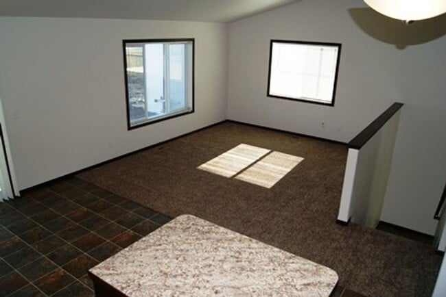 Building Photo - 3 Bed 3 Bath Twin Home