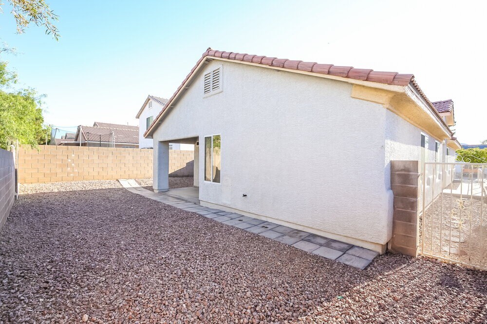 Building Photo - 546 Truffles St