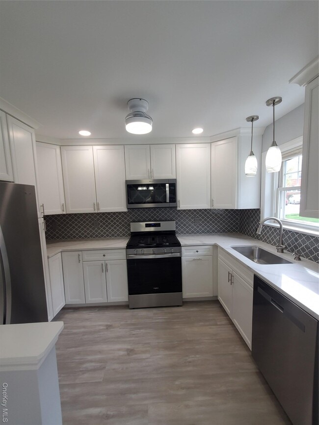 Building Photo - 1879 Crompond Rd