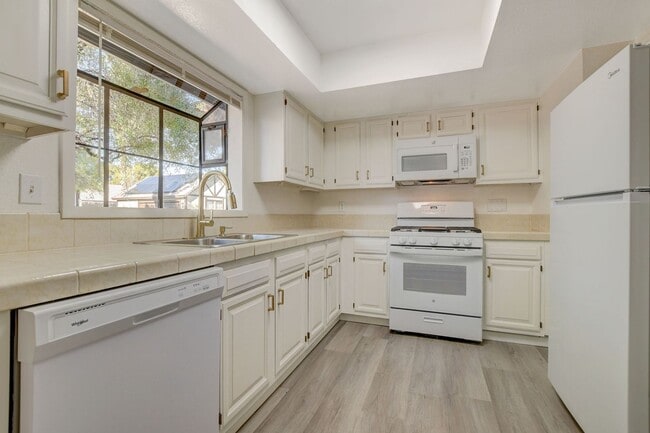 Building Photo - Single Story in the Heart of Las Vegas