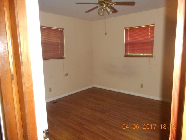 Building Photo - 2115 Flipper St