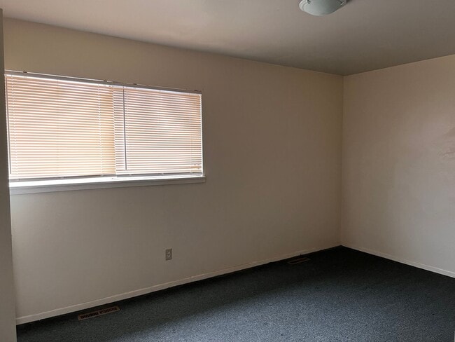 Building Photo - 1303 S Coffman St
