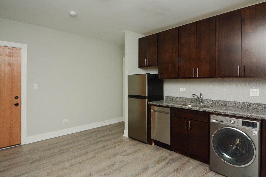 Building Photo - 434.5 W Belden Ave