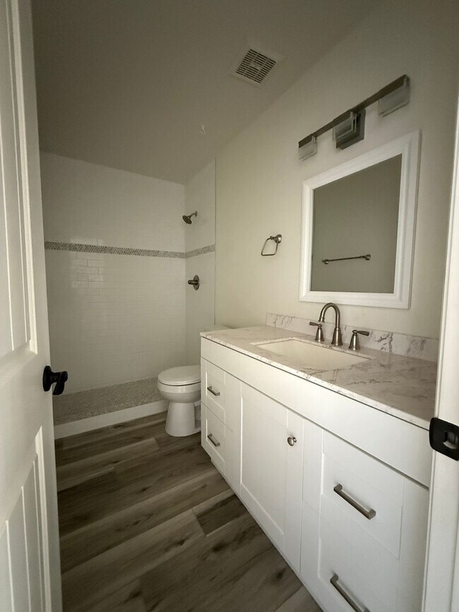 Building Photo - Chandler Blvd./Gilbert Rd, Patio home, 3 b...