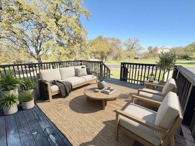 Building Photo - 601 Free Rein