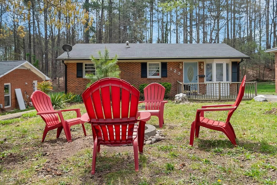 Building Photo - Room in House on Archdale Dr