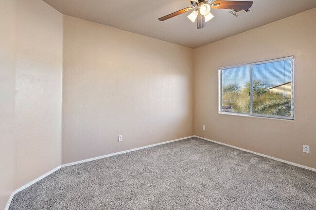 Building Photo - 6657 S Venetian Dr