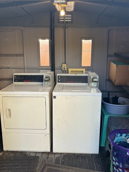 Building Photo - 1911 W Alameda Ave