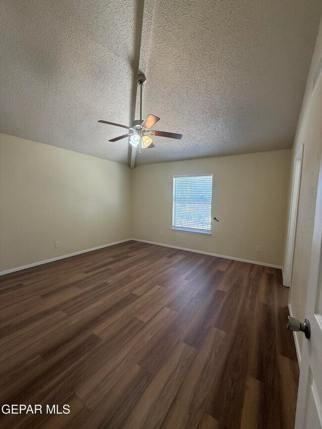 Building Photo - 12000 Ivory Gate Way