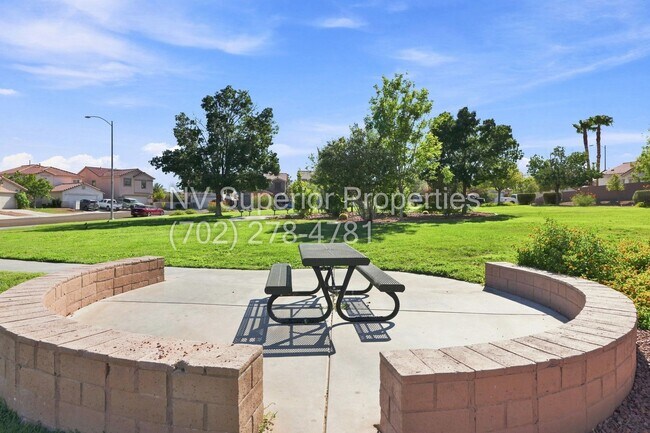 Building Photo - 8713 W Majestic Pine Ave