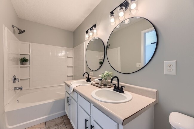 Building Photo - 5855 Monroe Crossing