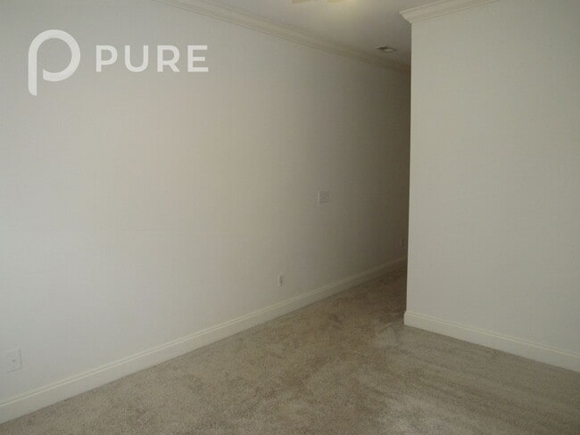 Building Photo - 182 Little John Cir