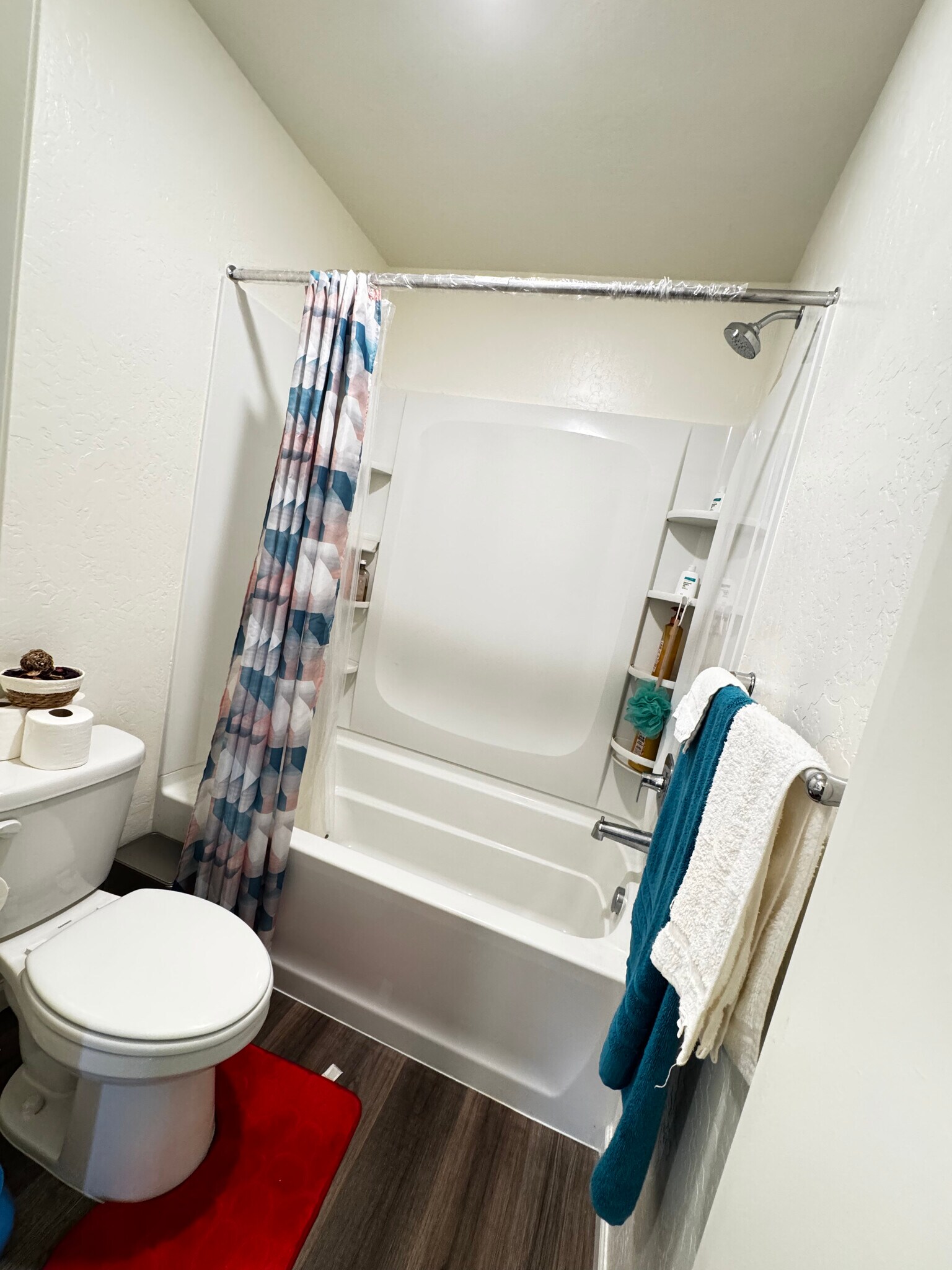 Modern full bathroom with tub shared by tenants - 719 Irma Dr