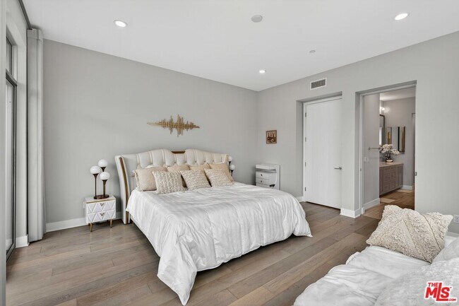 Building Photo - 12682 Millennium Dr