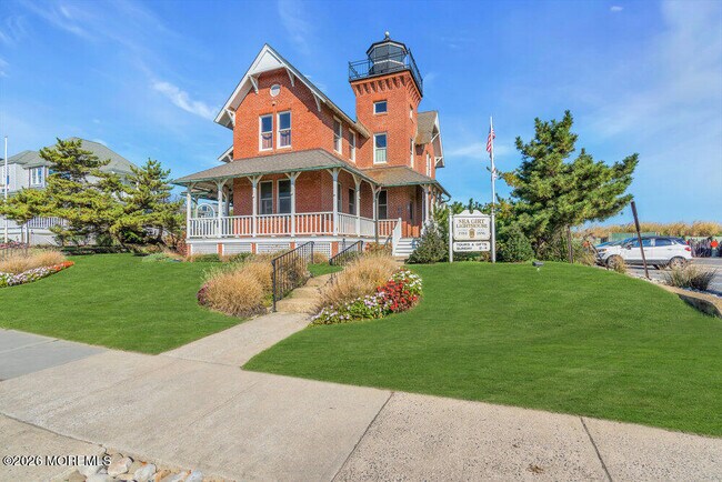 Building Photo - 111 Chicago Blvd