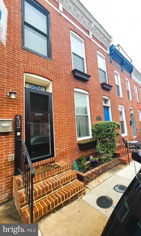Building Photo - 432 E Clement St