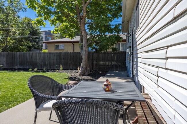 Building Photo - Updated Lower-Level Apartment Steps From Downtown Littleton!