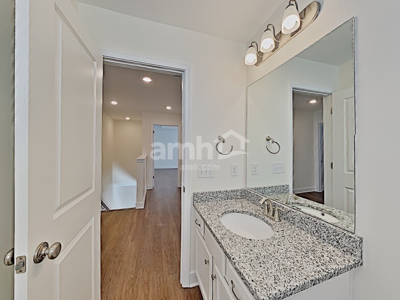 Building Photo - 5404 Lake Water Ct