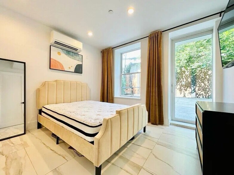 Building Photo - Furnished room/NOT APARTMENT