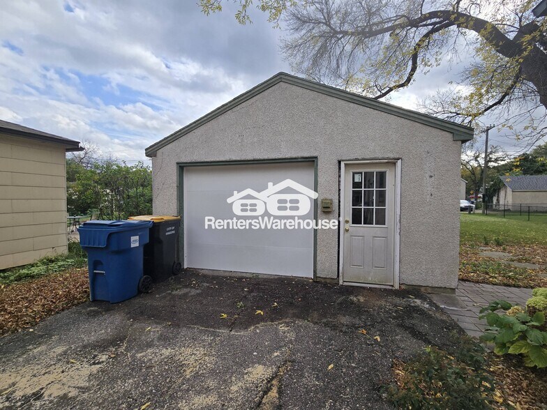 Building Photo - 810 3rd Ave E